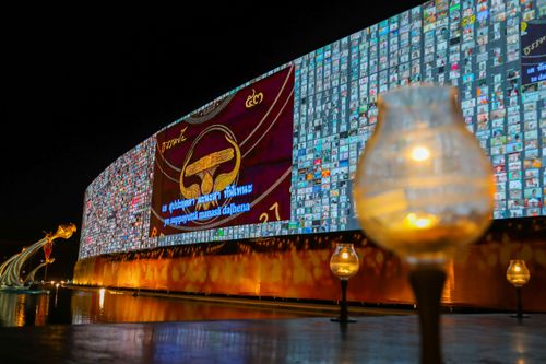 ภาพ No.29449:วันธรรมชัย พิธีจุดประทีปโคมไฟ ถวายเป็นพุทธบูชา แปรอักษรเป็นภาพ