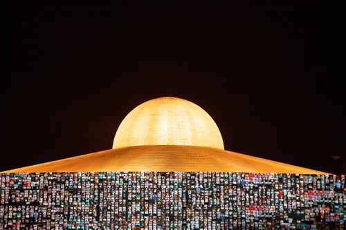 ภาพ No.29406:วันธรรมชัย พิธีจุดประทีปโคมไฟ ถวายเป็นพุทธบูชา แปรอักษรเป็นภาพ