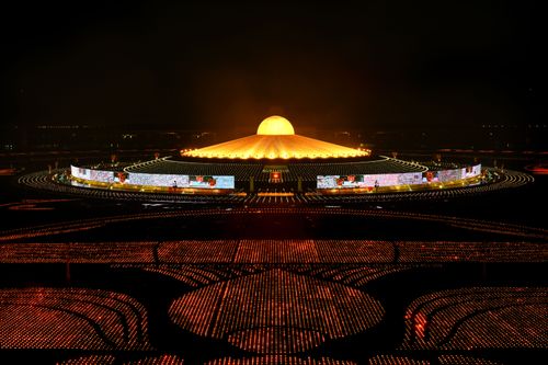 ภาพ No.29436:วันธรรมชัย พิธีจุดประทีปโคมไฟ ถวายเป็นพุทธบูชา แปรอักษรเป็นภาพ