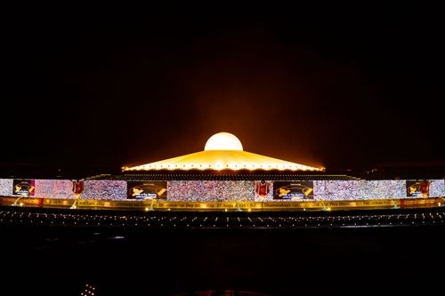 ภาพ No.29420:วันธรรมชัย พิธีจุดประทีปโคมไฟ ถวายเป็นพุทธบูชา แปรอักษรเป็นภาพ