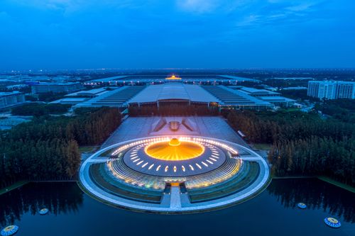 ภาพ No.31033:พิธีเจริญพระพุทธมนต์และจุดประทีปบูชาธรรมพระมงคลเทพมุนี (สด จนฺทสโร) พระผู้ปราบมาร ออนไลน์