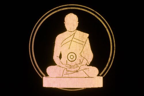 ภาพ No.31037:พิธีเจริญพระพุทธมนต์และจุดประทีปบูชาธรรมพระมงคลเทพมุนี (สด จนฺทสโร) พระผู้ปราบมาร ออนไลน์