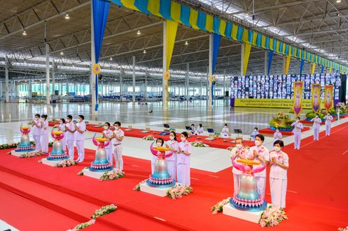 ภาพ No.31009:พิธีทอดผ้าป่าสมทบกฐินวัดพระธรรมกาย ออนไลน์ 