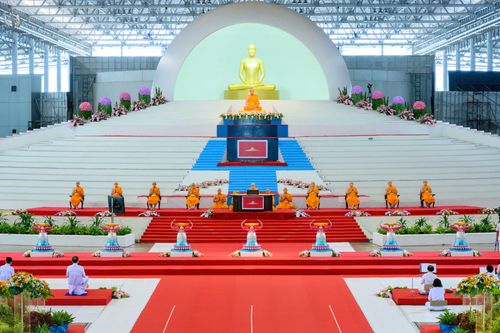 ภาพ No.31011:พิธีทอดผ้าป่าสมทบกฐินวัดพระธรรมกาย ออนไลน์ 