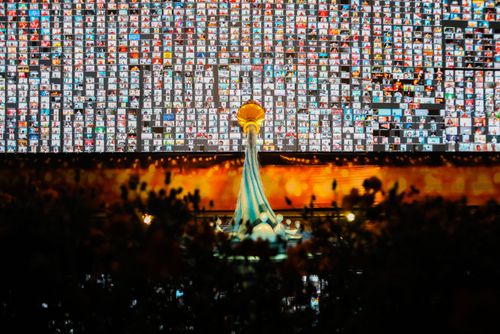 ภาพ No.31119:พิธีเจริญพระพุทธมนต์และจุดประทีปบูชาธรรมพระมงคลเทพมุนี (สด จนฺทสโร) พระผู้ปราบมาร ออนไลน์