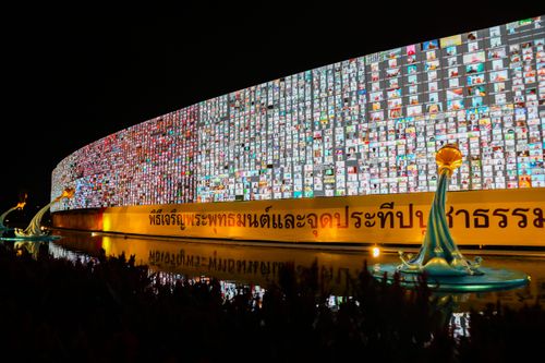 ภาพ No.31120:พิธีเจริญพระพุทธมนต์และจุดประทีปบูชาธรรมพระมงคลเทพมุนี (สด จนฺทสโร) พระผู้ปราบมาร ออนไลน์
