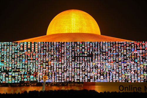 ภาพ No.31126:พิธีเจริญพระพุทธมนต์และจุดประทีปบูชาธรรมพระมงคลเทพมุนี (สด จนฺทสโร) พระผู้ปราบมาร ออนไลน์