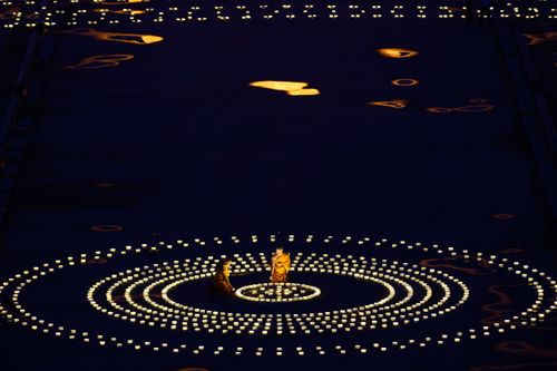 ภาพ No.31082:พิธีเจริญพระพุทธมนต์และจุดประทีปบูชาธรรมพระมงคลเทพมุนี (สด จนฺทสโร) พระผู้ปราบมาร ออนไลน์