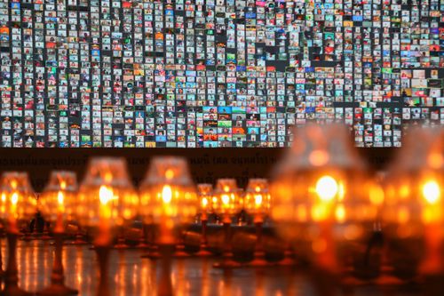 ภาพ No.31125:พิธีเจริญพระพุทธมนต์และจุดประทีปบูชาธรรมพระมงคลเทพมุนี (สด จนฺทสโร) พระผู้ปราบมาร ออนไลน์