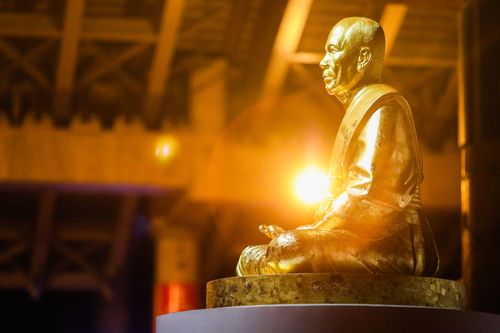 ภาพ No.31128:พิธีเจริญพระพุทธมนต์และจุดประทีปบูชาธรรมพระมงคลเทพมุนี (สด จนฺทสโร) พระผู้ปราบมาร ออนไลน์