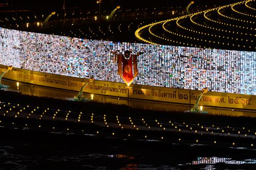 ภาพ No.31085:พิธีเจริญพระพุทธมนต์และจุดประทีปบูชาธรรมพระมงคลเทพมุนี (สด จนฺทสโร) พระผู้ปราบมาร ออนไลน์