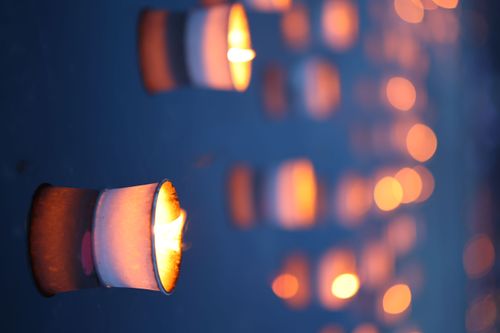 ภาพ No.31130:พิธีเจริญพระพุทธมนต์และจุดประทีปบูชาธรรมพระมงคลเทพมุนี (สด จนฺทสโร) พระผู้ปราบมาร ออนไลน์