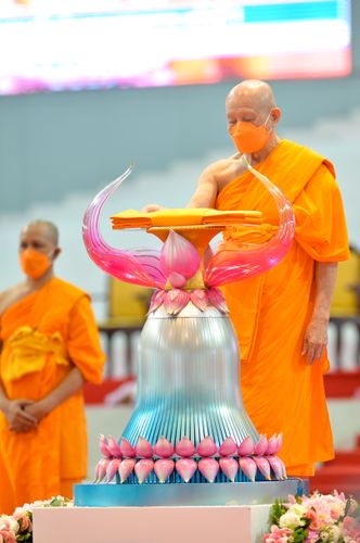 ภาพ No.31027:พิธีทอดผ้าป่าสมทบกฐินวัดพระธรรมกาย ออนไลน์ 