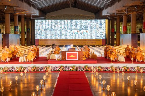 ภาพ No.31054:พิธีเจริญพระพุทธมนต์และจุดประทีปบูชาธรรมพระมงคลเทพมุนี (สด จนฺทสโร) พระผู้ปราบมาร ออนไลน์