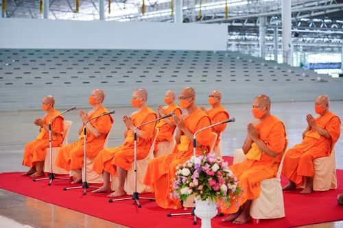 ภาพ No.31021:พิธีทอดผ้าป่าสมทบกฐินวัดพระธรรมกาย ออนไลน์ 