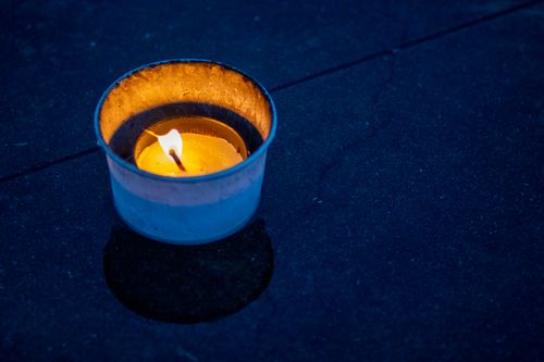 ภาพ No.31060:พิธีเจริญพระพุทธมนต์และจุดประทีปบูชาธรรมพระมงคลเทพมุนี (สด จนฺทสโร) พระผู้ปราบมาร ออนไลน์