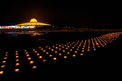 ภาพ No.31063:พิธีเจริญพระพุทธมนต์และจุดประทีปบูชาธรรมพระมงคลเทพมุนี (สด จนฺทสโร) พระผู้ปราบมาร ออนไลน์