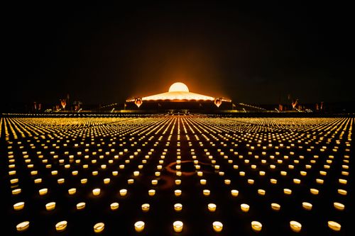 ภาพ No.31080:พิธีเจริญพระพุทธมนต์และจุดประทีปบูชาธรรมพระมงคลเทพมุนี (สด จนฺทสโร) พระผู้ปราบมาร ออนไลน์