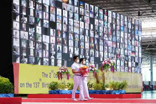 ภาพ No.28196:พิธีทอดผ้าป่าสมทบกฐินวัดพระธรรมกาย ครั้งที่ 2  เนื่องในวันคล้ายวันเกิดครบ 137 ปี พระมงคลเทพมุนี(สด จนฺทสโร)