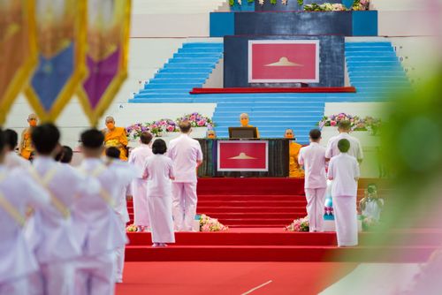 ภาพ No.28194:พิธีทอดผ้าป่าสมทบกฐินวัดพระธรรมกาย ครั้งที่ 2  เนื่องในวันคล้ายวันเกิดครบ 137 ปี พระมงคลเทพมุนี(สด จนฺทสโร)