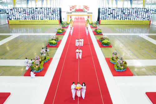 พิธีทอดผ้าป่าสมทบกฐินวัดพระธรรมกาย ครั้งที่ 2  เนื่องในวันคล้ายวันเกิดครบ 137 ปี พระมงคลเทพมุนี(สด จนฺทสโร)