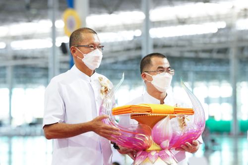 ภาพ No.28241:พิธีทอดผ้าป่าสมทบกฐินวัดพระธรรมกาย ครั้งที่ 2  เนื่องในวันคล้ายวันเกิดครบ 137 ปี พระมงคลเทพมุนี(สด จนฺทสโร)