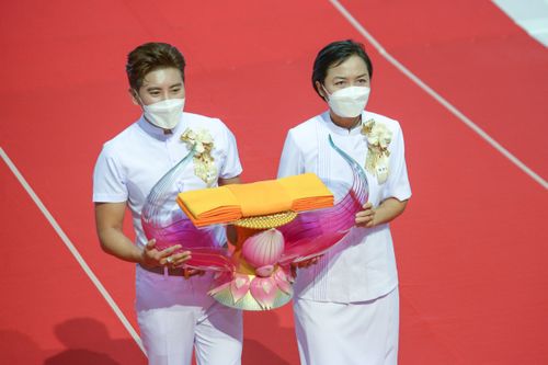 ภาพ No.28206:พิธีทอดผ้าป่าสมทบกฐินวัดพระธรรมกาย ครั้งที่ 2  เนื่องในวันคล้ายวันเกิดครบ 137 ปี พระมงคลเทพมุนี(สด จนฺทสโร)