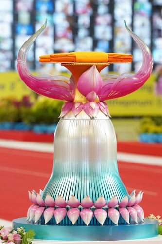 ภาพ No.28248:พิธีทอดผ้าป่าสมทบกฐินวัดพระธรรมกาย ครั้งที่ 2  เนื่องในวันคล้ายวันเกิดครบ 137 ปี พระมงคลเทพมุนี(สด จนฺทสโร)