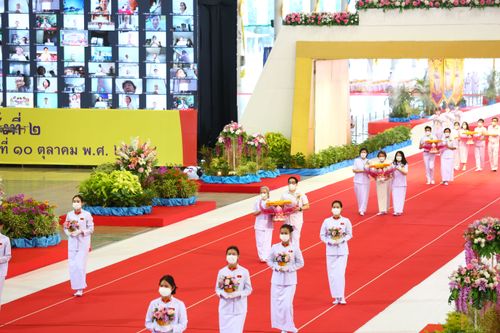 ภาพ No.28267:พิธีทอดผ้าป่าสมทบกฐินวัดพระธรรมกาย ครั้งที่ 2  เนื่องในวันคล้ายวันเกิดครบ 137 ปี พระมงคลเทพมุนี(สด จนฺทสโร)