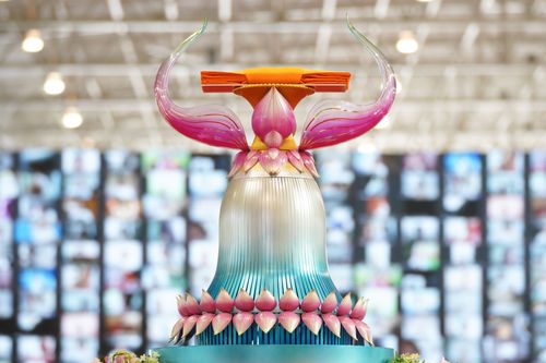 ภาพ No.28251:พิธีทอดผ้าป่าสมทบกฐินวัดพระธรรมกาย ครั้งที่ 2  เนื่องในวันคล้ายวันเกิดครบ 137 ปี พระมงคลเทพมุนี(สด จนฺทสโร)