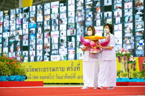 ภาพ No.28227:พิธีทอดผ้าป่าสมทบกฐินวัดพระธรรมกาย ครั้งที่ 2  เนื่องในวันคล้ายวันเกิดครบ 137 ปี พระมงคลเทพมุนี(สด จนฺทสโร)