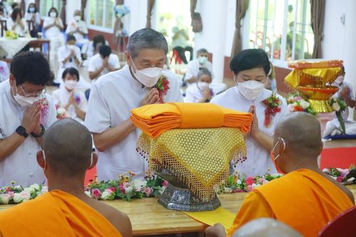 ภาพ No.31295:พิธีทอดกฐินสามัคคีสร้างทุกสิ่ง ณ ศูนย์ปฏิบัติธรรมลำปาง