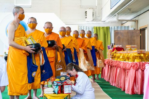 ภาพ No.38427:พิธีทอดกฐินสามัคคี ณ วัดพระธรรมกายแคนซัส