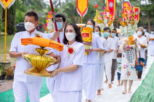 ภาพ No.31302:พิธีทอดกฐินสามัคคี สร้างกุฏิที่พักสงฆ์ ณ ศูนย์ปฏิบัติธรรมชุมพร