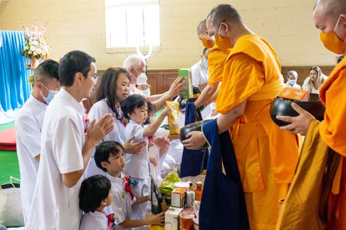 ภาพ No.38433:พิธีทอดกฐินสามัคคี ณ วัดพระธรรมกายแคนซัส
