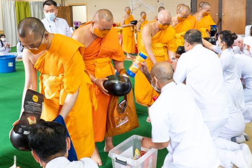 พิธีทอดกฐินสามัคคี ณ วัดพระธรรมกายแคนซัส
