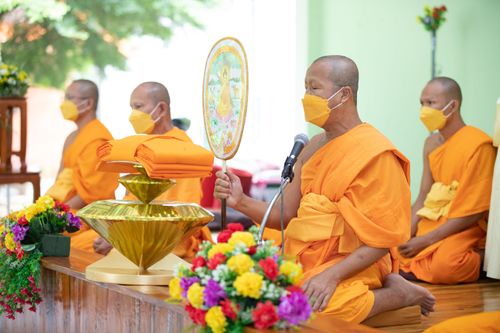 ภาพ No.31311:พิธีทอดกฐินสามัคคี สร้างกุฏิที่พักสงฆ์ ณ ศูนย์ปฏิบัติธรรมชุมพร