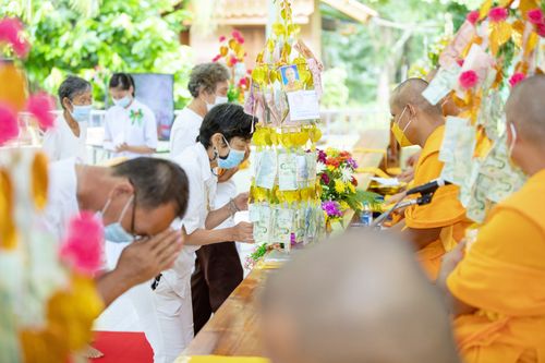 ภาพ No.31319:พิธีทอดกฐินสามัคคี สร้างกุฏิที่พักสงฆ์ ณ ศูนย์ปฏิบัติธรรมชุมพร