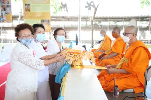 ภาพ No.31362:พิธีทอดกฐินสามัคคีศูนย์ปฏิบัติธรรมและอบรมเยาวชนเบญจธรรม 