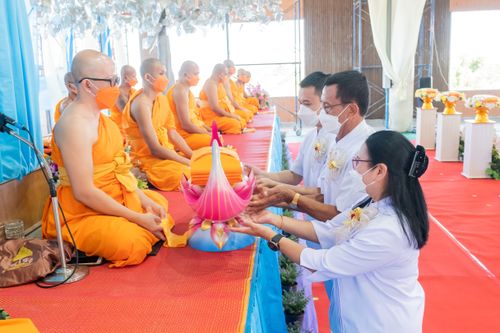 ภาพ No.31409:พิธีทอดกฐินบรมจักรพรรดิมหาสมบัติเพื่อสร้างทุกสิ่ง ศูนย์ปฏิบัติธรรมสมุทรปราการ