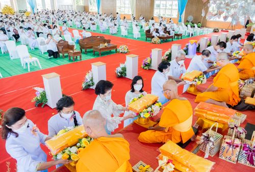 ภาพ No.31411:พิธีทอดกฐินบรมจักรพรรดิมหาสมบัติเพื่อสร้างทุกสิ่ง ศูนย์ปฏิบัติธรรมสมุทรปราการ