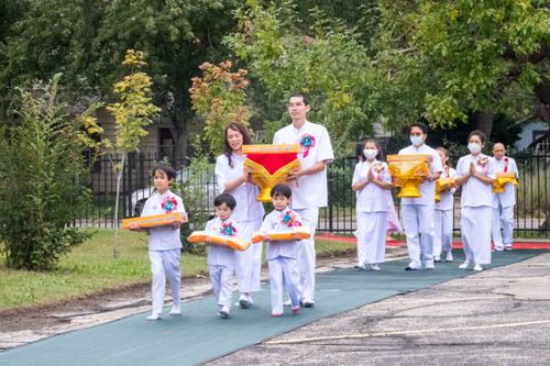 ภาพ No.38447:พิธีทอดกฐินสามัคคี ณ วัดพระธรรมกายแคนซัส