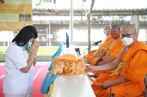 ภาพ No.31367:พิธีทอดกฐินสามัคคีศูนย์ปฏิบัติธรรมและอบรมเยาวชนเบญจธรรม 