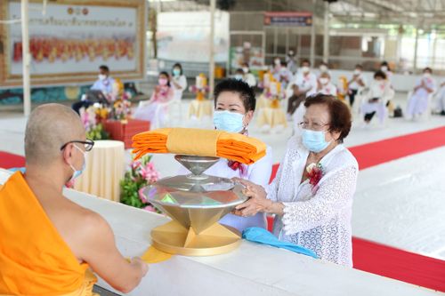 ภาพ No.31374:พิธีทอดกฐินสามัคคีศูนย์ปฏิบัติธรรมและอบรมเยาวชนเบญจธรรม 