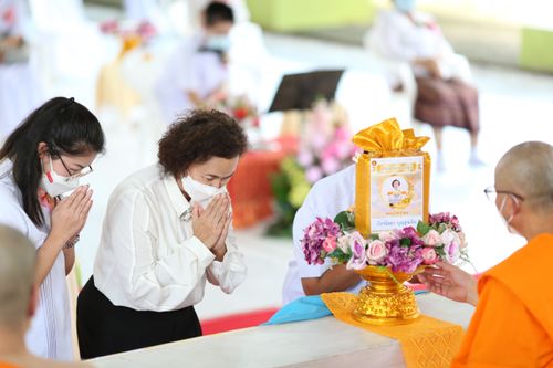 ภาพ No.31384:พิธีทอดกฐินสามัคคีศูนย์ปฏิบัติธรรมและอบรมเยาวชนเบญจธรรม 