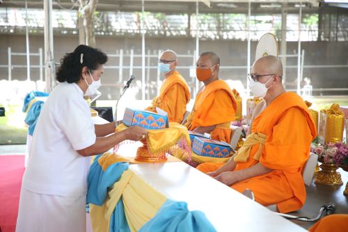 ภาพ No.31383:พิธีทอดกฐินสามัคคีศูนย์ปฏิบัติธรรมและอบรมเยาวชนเบญจธรรม 