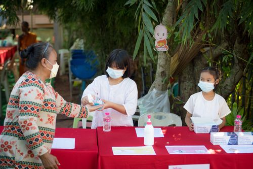 ภาพ No.31476:พิธีทอดกฐินสามัคคีศูนย์ปฏิบัติธรรมแก้วมงคลสกลนคร