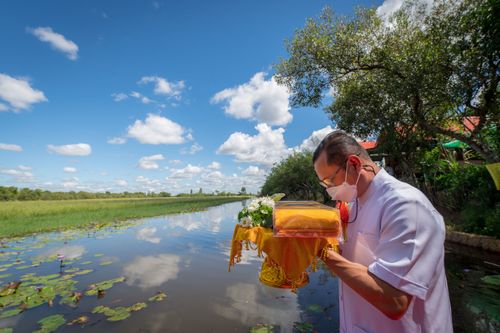 ภาพ No.31483:พิธีทอดกฐินสามัคคีศูนย์ปฏิบัติธรรมแก้วมงคลสกลนคร