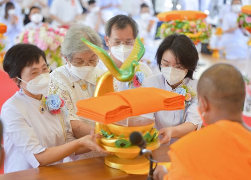 ภาพ No.37463:พิธีทอดกฐินสามัคคีสร้างอาคารที่พักสงฆ์ ณ ศูนย์ปฏิบัติธรรมจันทบุรี