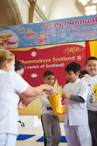 ภาพ No.38483:พิธีทอดกฐินสามัคคีวัดพระธรรมกายสกอตแลนด์